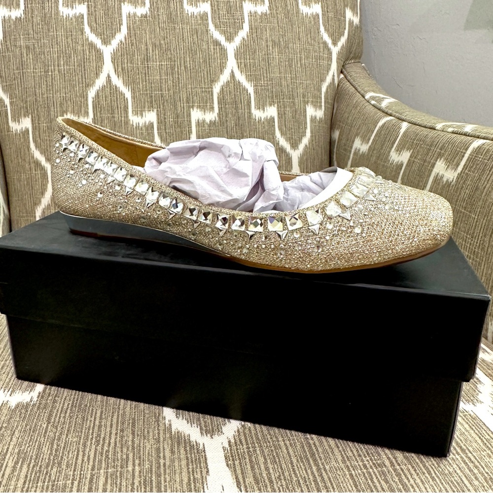 NWT BCBG metallic flats 💎✨ night out - evening - special occasion - gold silver